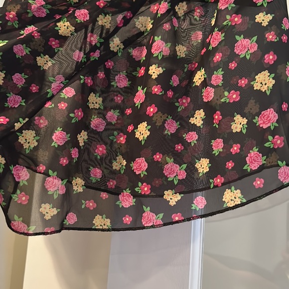 Colorful Flower short-sleeve crop top - Picture 3 of 3